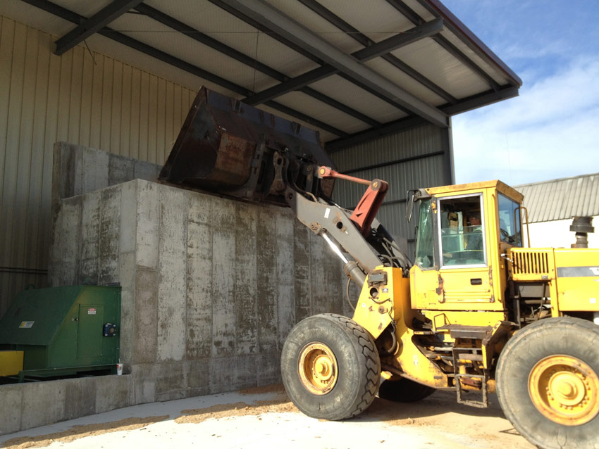 Loading day bin with wood fuel